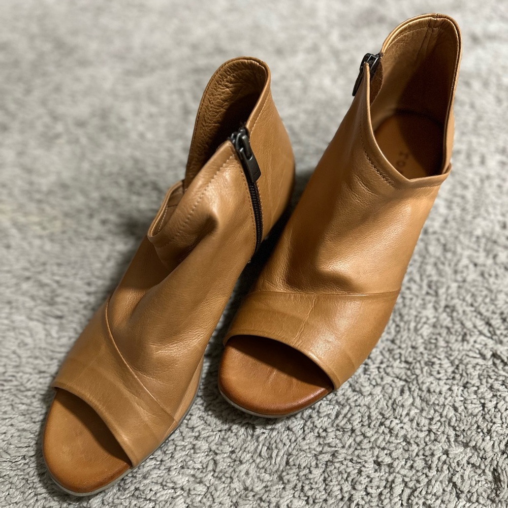 Roamers by Ego trip wooden heal open toed sandals